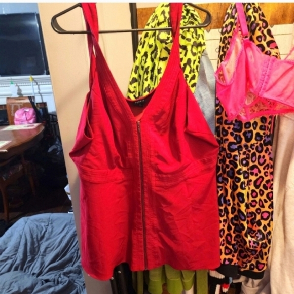 ⚘️NWOT Torrid 3x Peplum Crepe Zip-Front Top - Picture 3 of 6